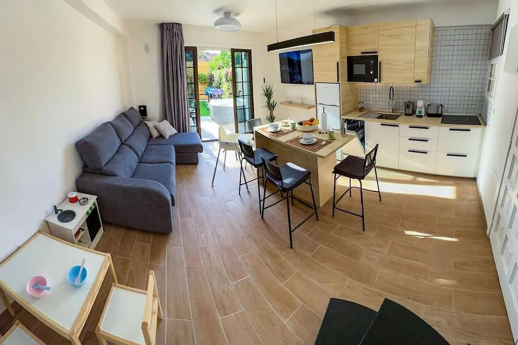 Appartamento Relaxing Garden Los Cristianos Con Jacuzzi Y Barbacoa Arona  Spagna